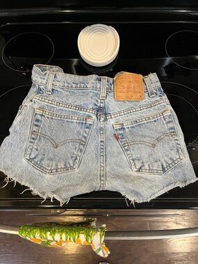 Levi's Women's Light Blue Vintage Cutoff Denim Shorts relaxed fit 550 size  24